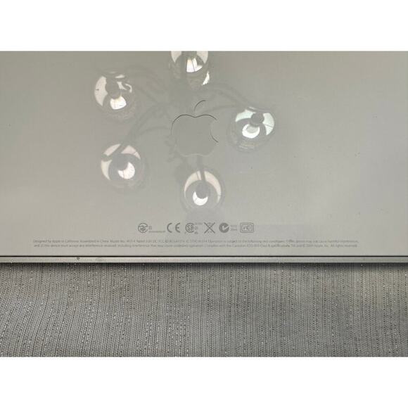 Genuine Apple Bluetooth Keyboard A1314 AA batteries not included - Picture 3 of 4